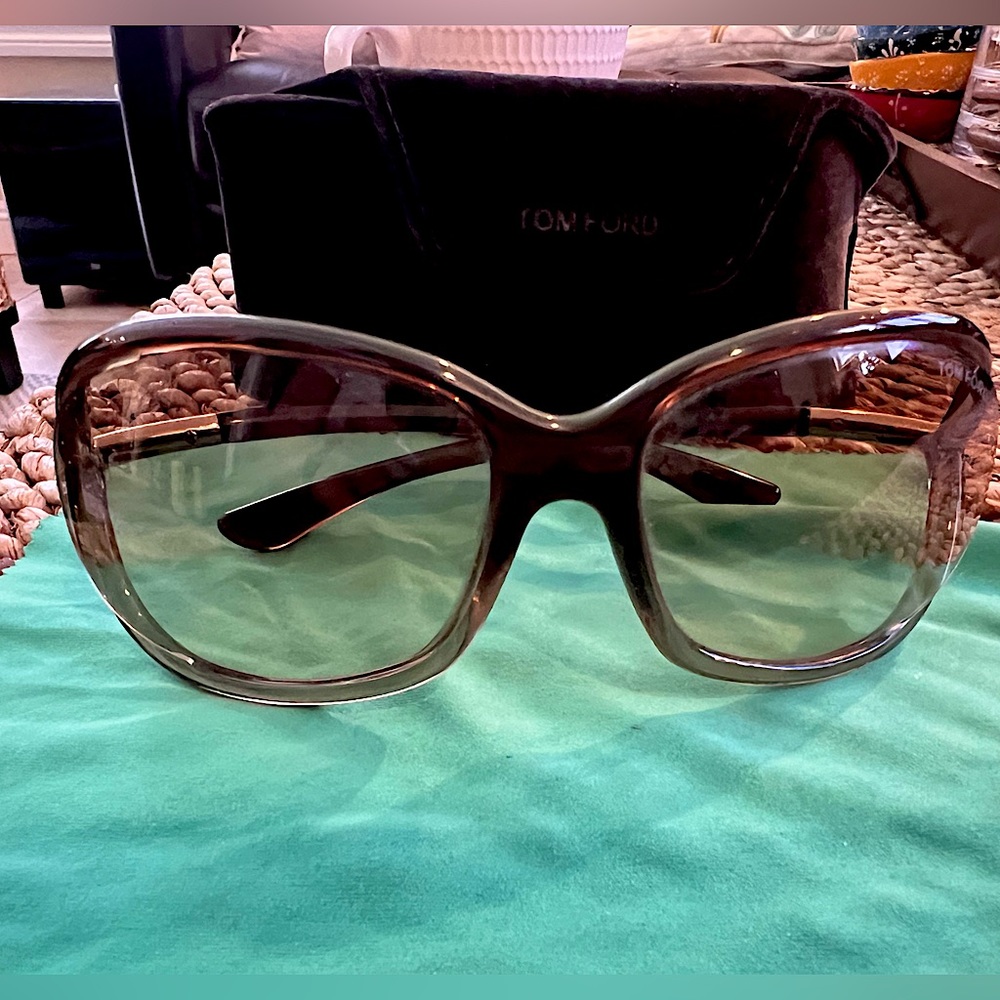 Tom Ford FT0009 Sunglasses with oval shape, lightly used, excellent condition
